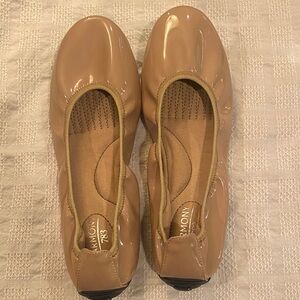NIB Harmony 783 Grounding Ballet Flats in Camel gloss ladies 8.5